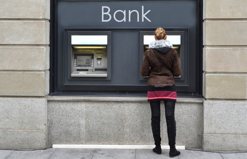 5,5 Mio. Deutsche sind aktuell im Dispo | fotolia.com